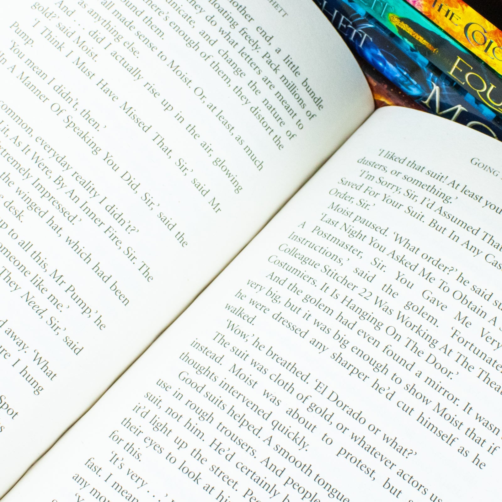 Terry Pratchett Discworld Novels 5-Book Collection Box Set: The Colour of Magic, Equal Rites, Mort, Guards! Guards! Going Postal – Fantasy Book Series