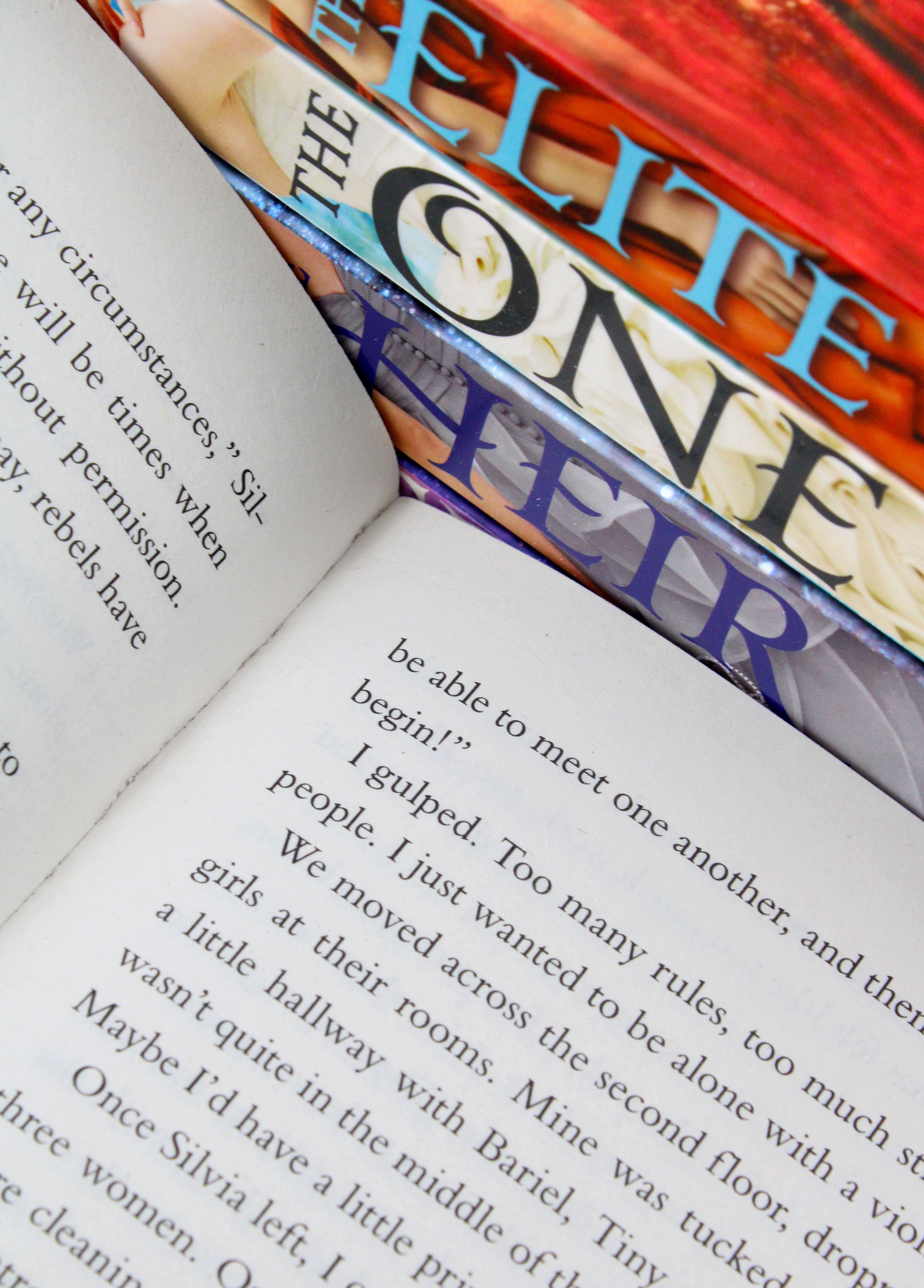 Kiera Cass The Selection Series 1-5 Book Set – Bestselling YA Dystopian Romance: The Selection, The Elite, The One, The Heir & The Crown for ages 12+