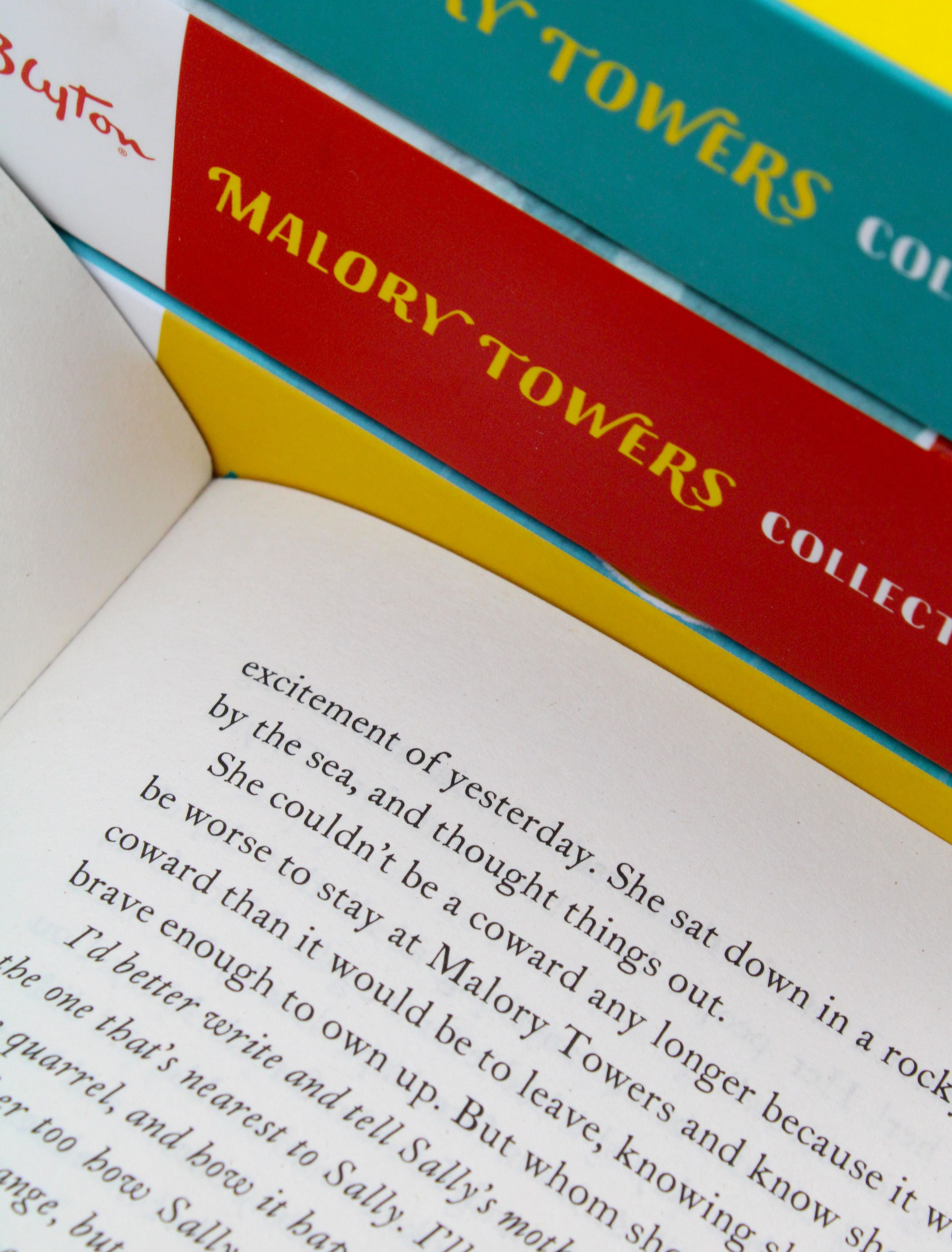 Enid Blyton Malory Towers 4-Book Set – 12 Story Collection: First Term, Second Form, Third Year, Upper Fourth | Classic School Stories for 12+ years