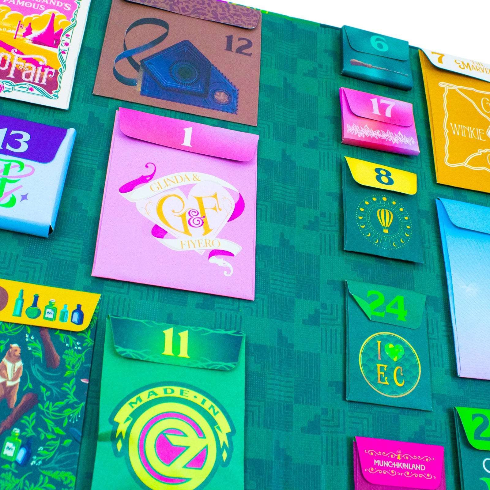 Wicked For Good: The Official Advent Calendar [Pocket Advent 2025]: 25 Days of Surprises