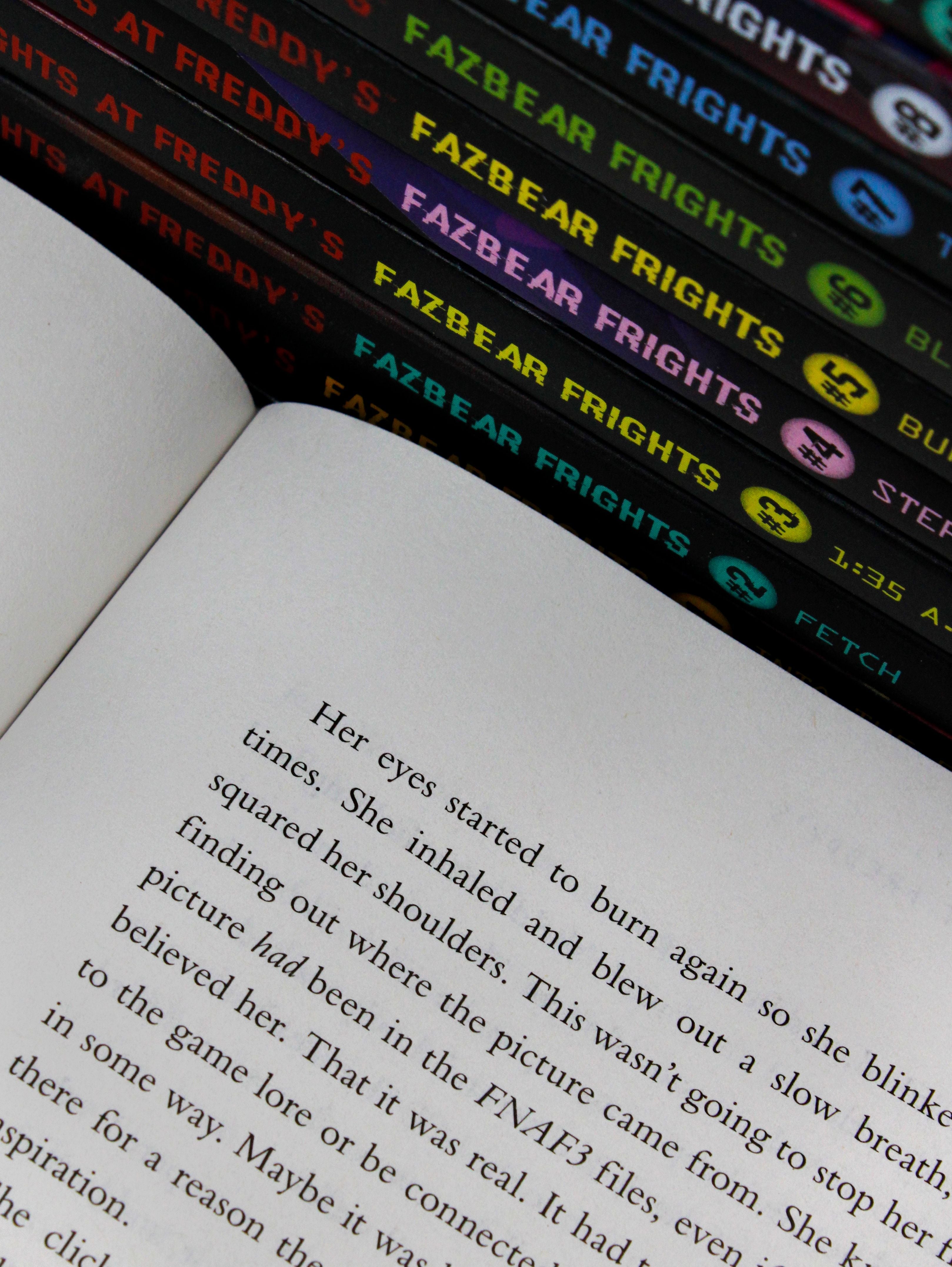 Five Nights at Freddy's: Fazbear Frights 12 paperback Book Box Set | Spooky Horror Stories & Thrilling Adventures for Young Readers & FNAF Fans