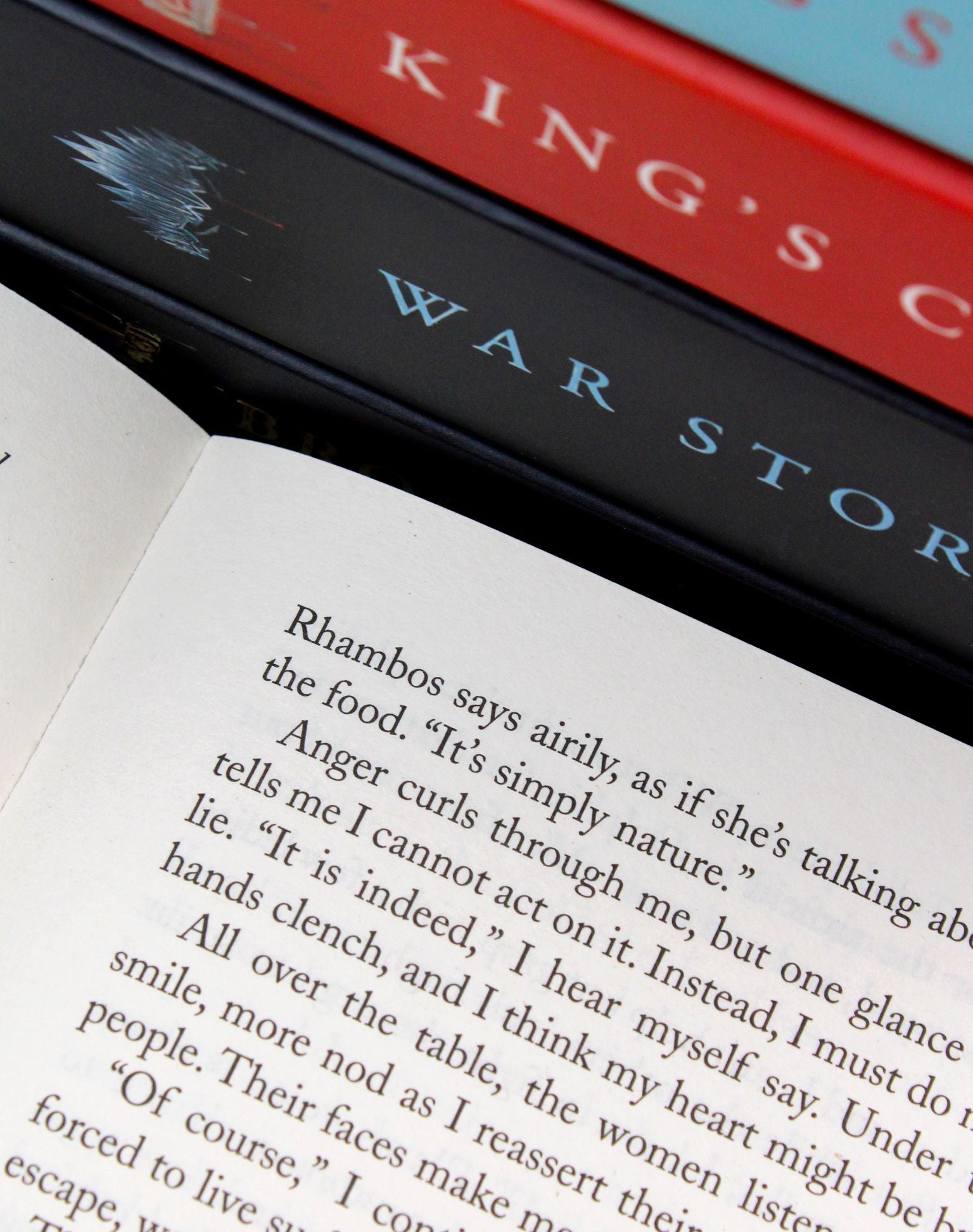 Victoria Aveyard Red Queen Series 5-Book Set | Epic YA Fantasy of Magic, Betrayal, Royals, & Adventure (Red Queen, Glass Sword, King’s Cage & More)