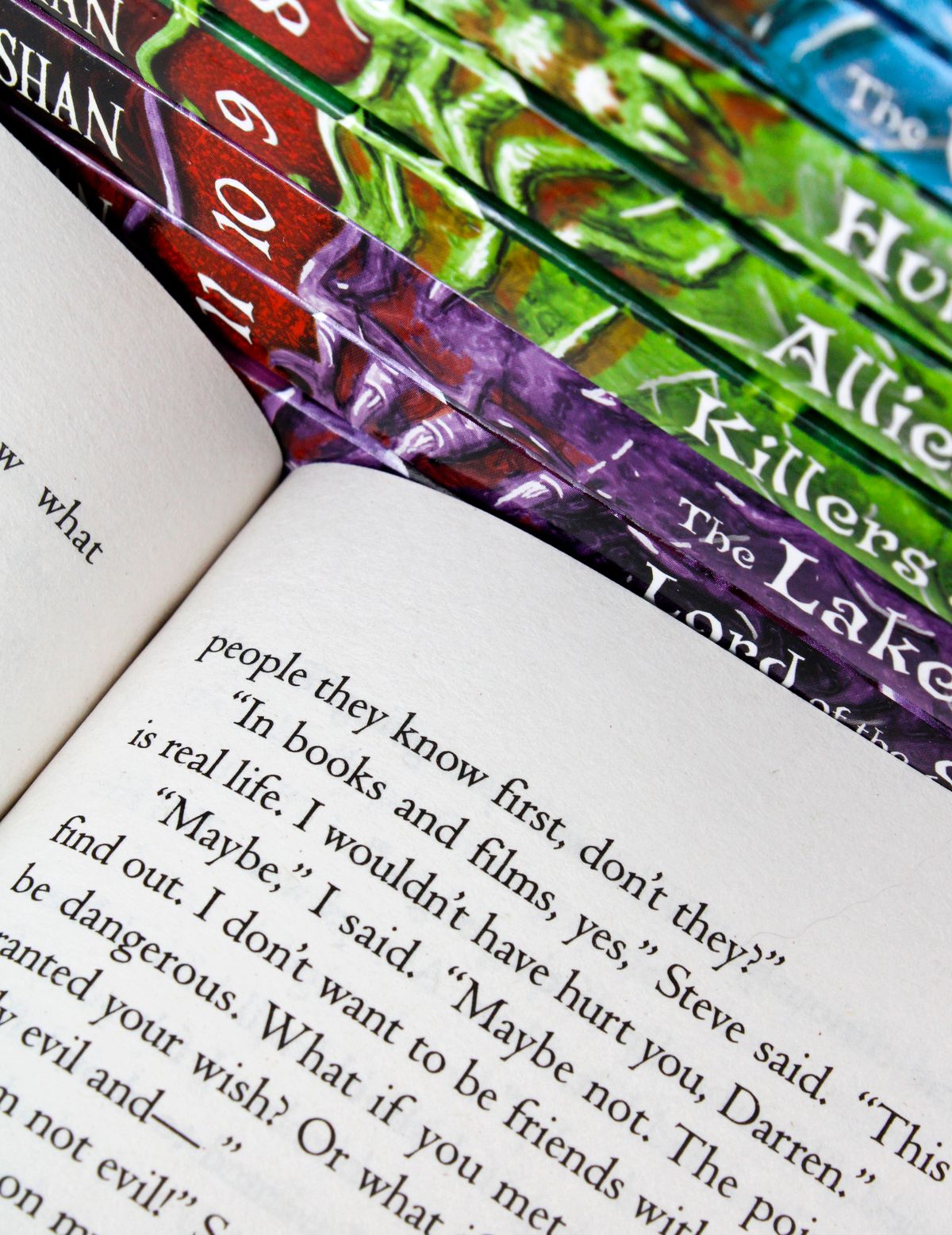 Cirque Du Freak: The Saga of Darren Shan – 12-Book Collection | Horror Fantasy Adventure Set for Young Adults & Teens | Supernatural Thriller Series